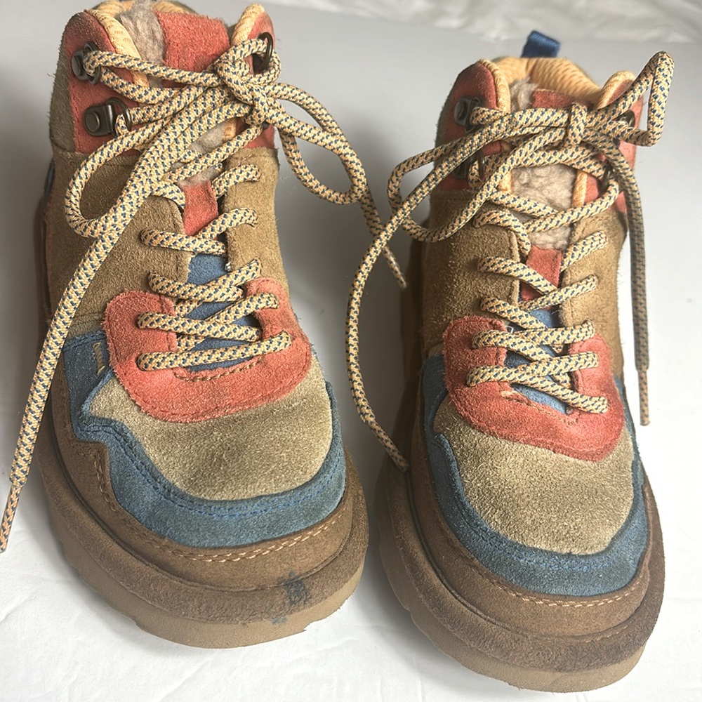 UGG| UGG kid’s hiking/ walking boots size 1. Color tan/blue/red.